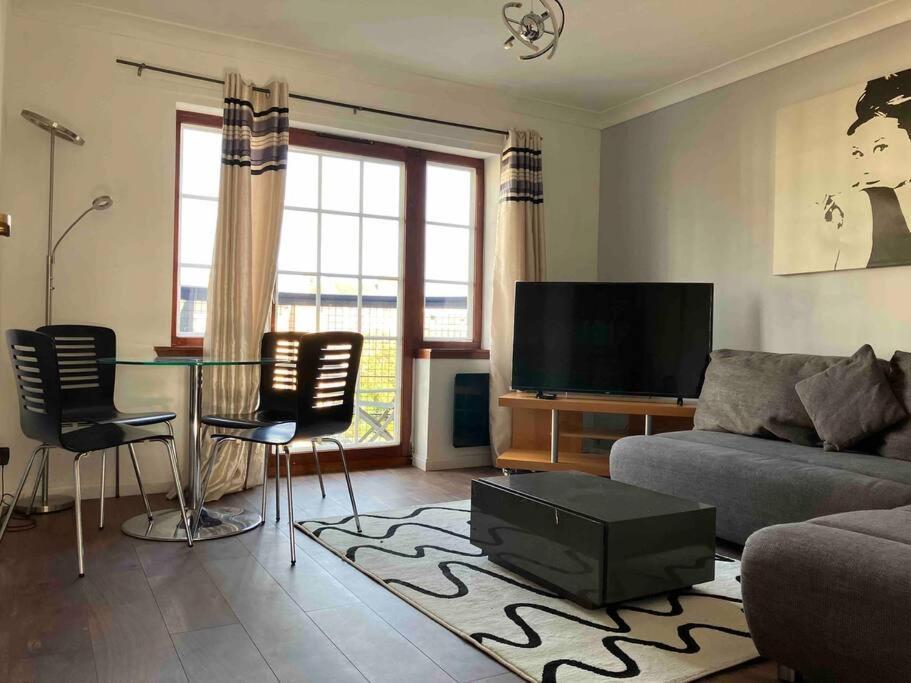 My Waterfront Apartment, Views Over Water Of Leith 에든버러 외부 사진